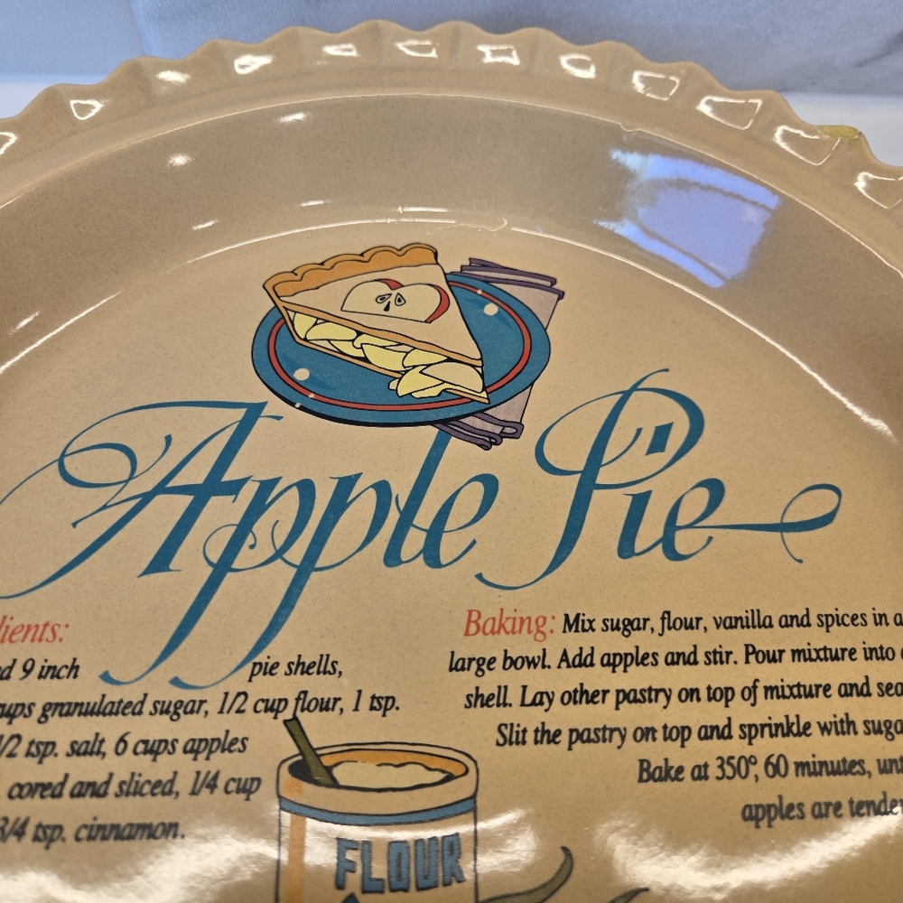 Universal Trumps Corp Ceramic Apple Pie Keeper Covered Recipe Dish Vintage - Picture 5 of 13